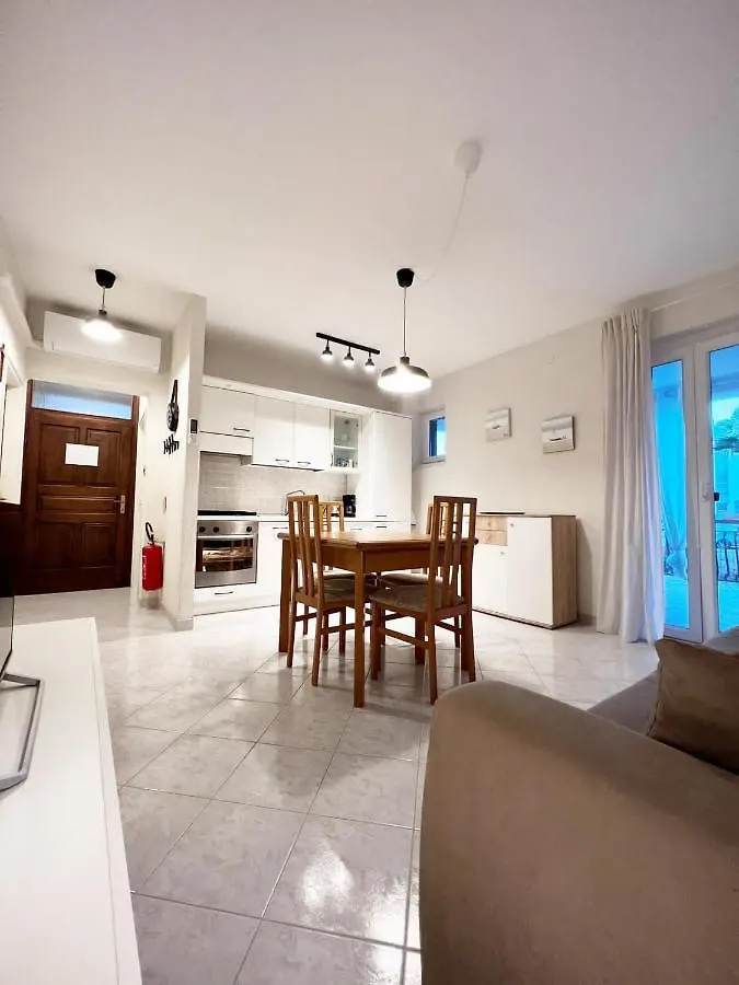Villa Ortensie Apartments Funtana Croacia